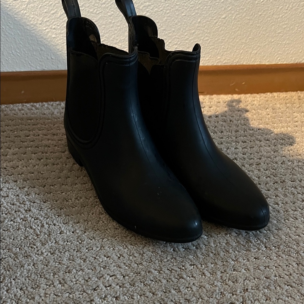 Forever 21 Sleek Black Ankle Booties